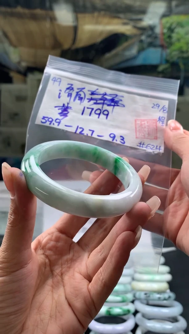 未镶嵌手镯翡翠济****?翡翠手镯 下单联系小耳机#49