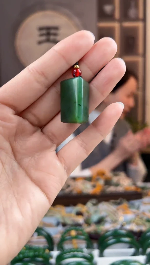 颈饰未镶嵌和田玉拍一发一，拍一发一