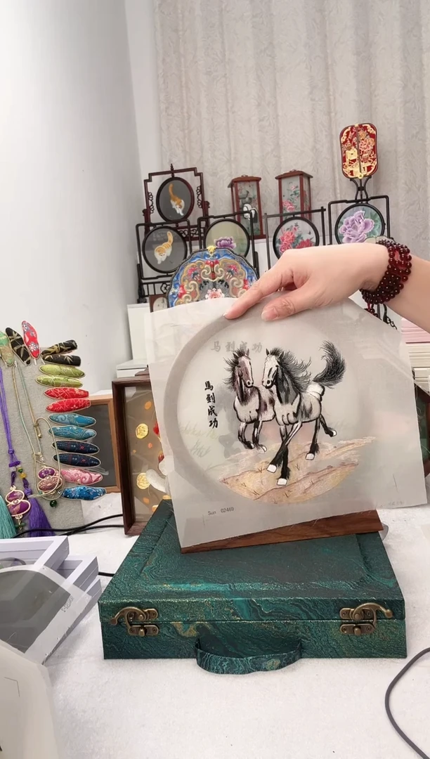 扇子苏绣作品手工摆台