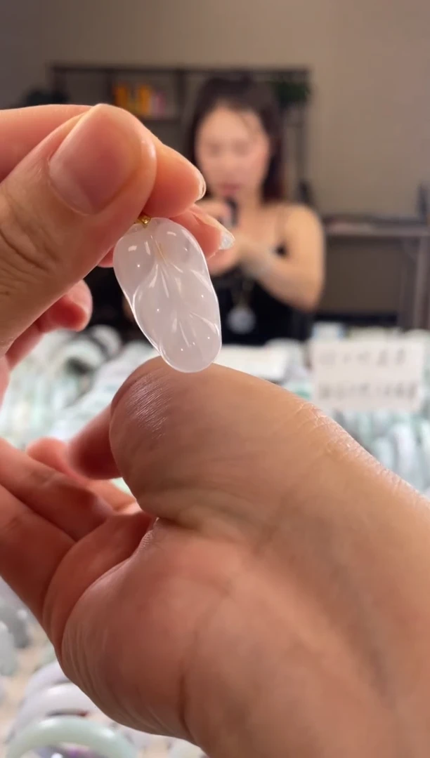 翡翠未镶嵌颈饰多样性发一