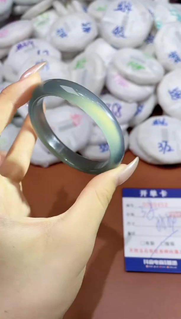 玛瑙/玉髓手镯未镶嵌452