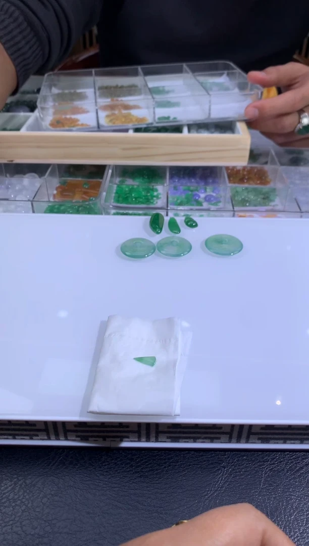 裸石翡翠小*友翡翠