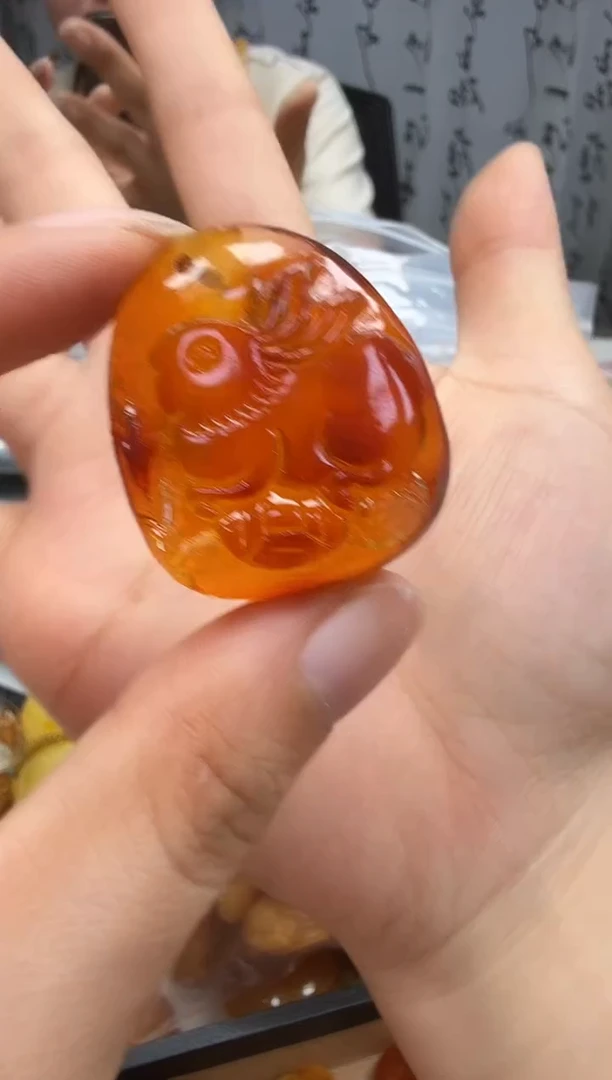 裸石琥珀未镶嵌如图