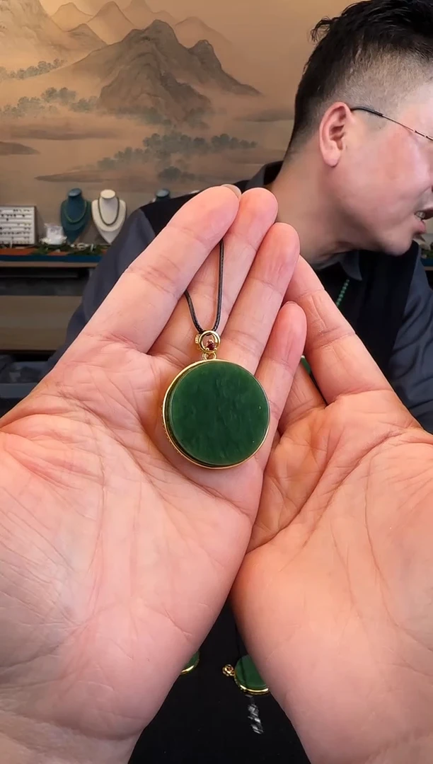 颈饰未镶嵌和田玉大圆牌
