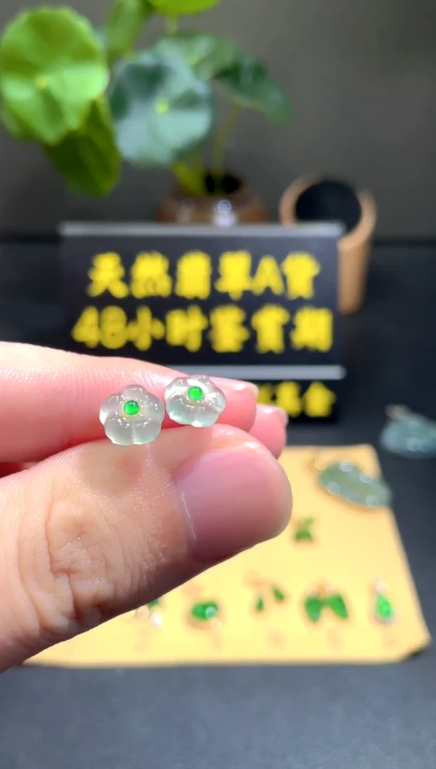 颈饰18K金镶嵌翡翠翡翠A货