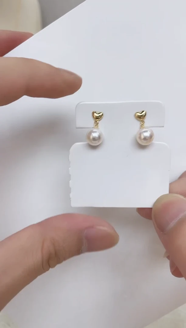 18K金镶嵌海水珍珠耳饰