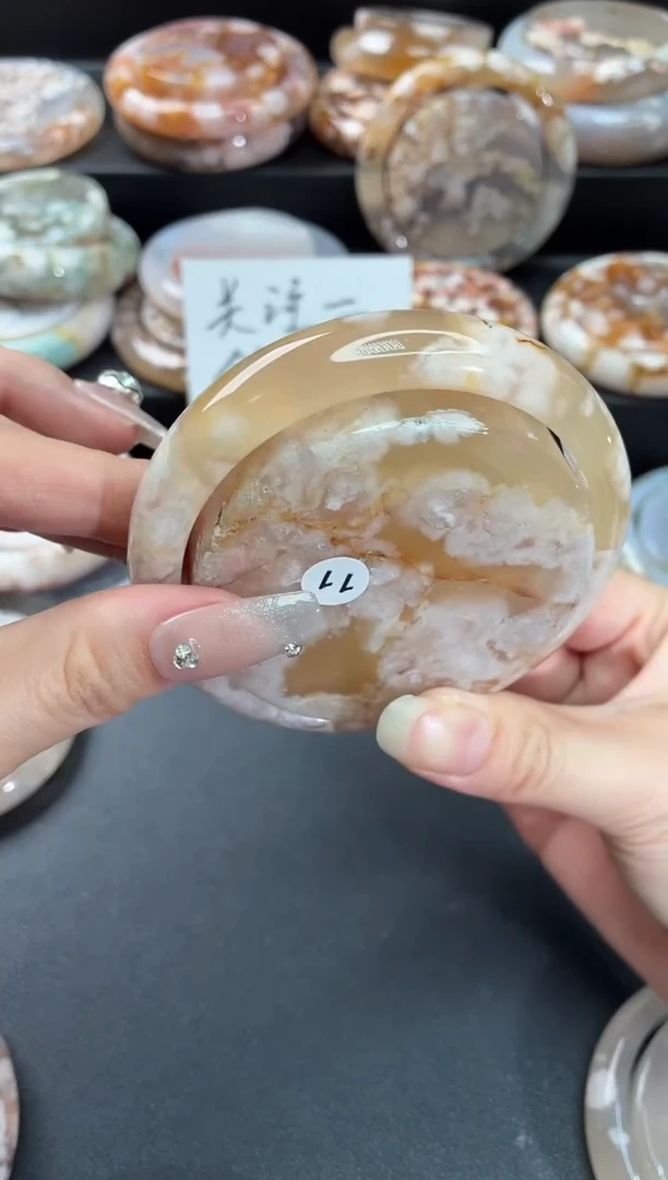 手镯玛瑙/玉髓未镶嵌石英质玉64圈(赠送镯心)圈口建议拍大