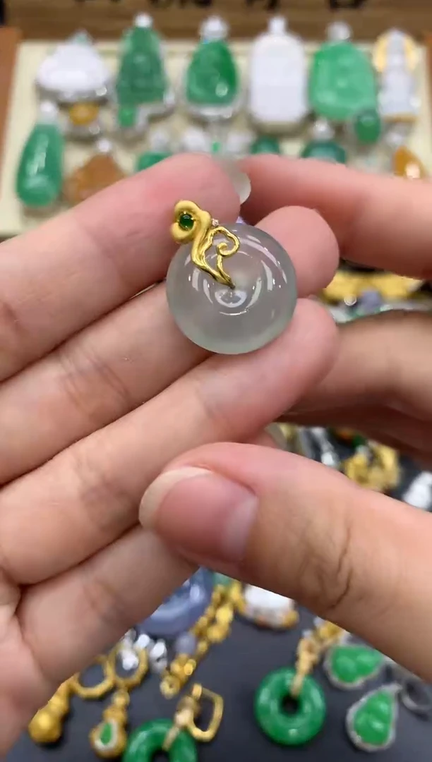 翡翠18K金镶嵌颈饰150  -中国好珍宝