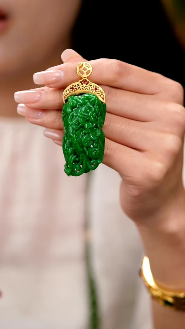吊坠(赠链)18K金镶嵌翡翠吊坠56