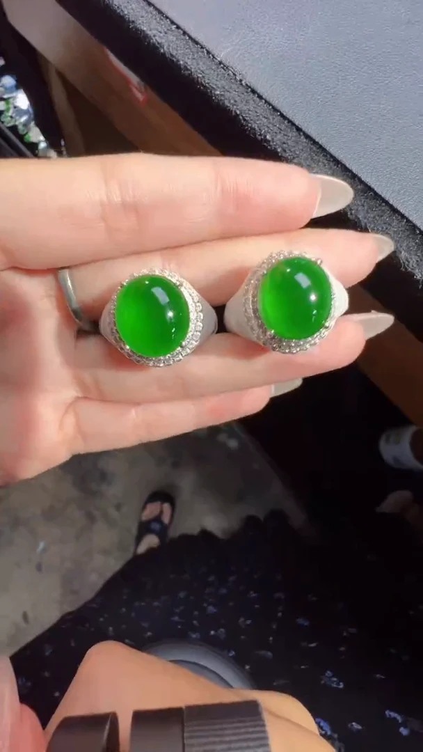 未镶嵌定制翡翠翡翠A货有轻微色差属于正常现象，蛋面多样性发货1