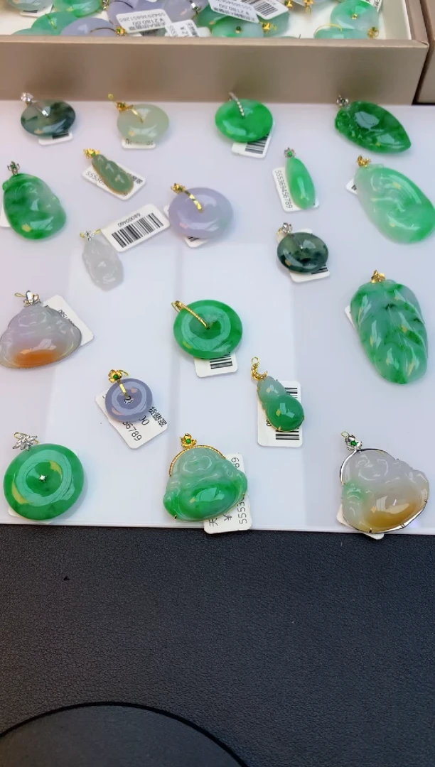 颈饰18K金镶嵌翡翠天然缅甸a货翡翠百元以上9元证书费自理