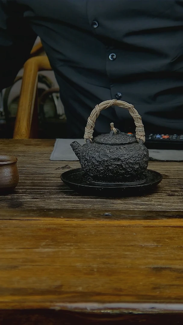 【闪购商品】一个沉迷于铁壶无法自拔的男人