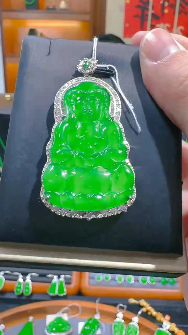 【闪购商品】翡翠吊坠(赠链)银S925镶嵌天然A货翡翠