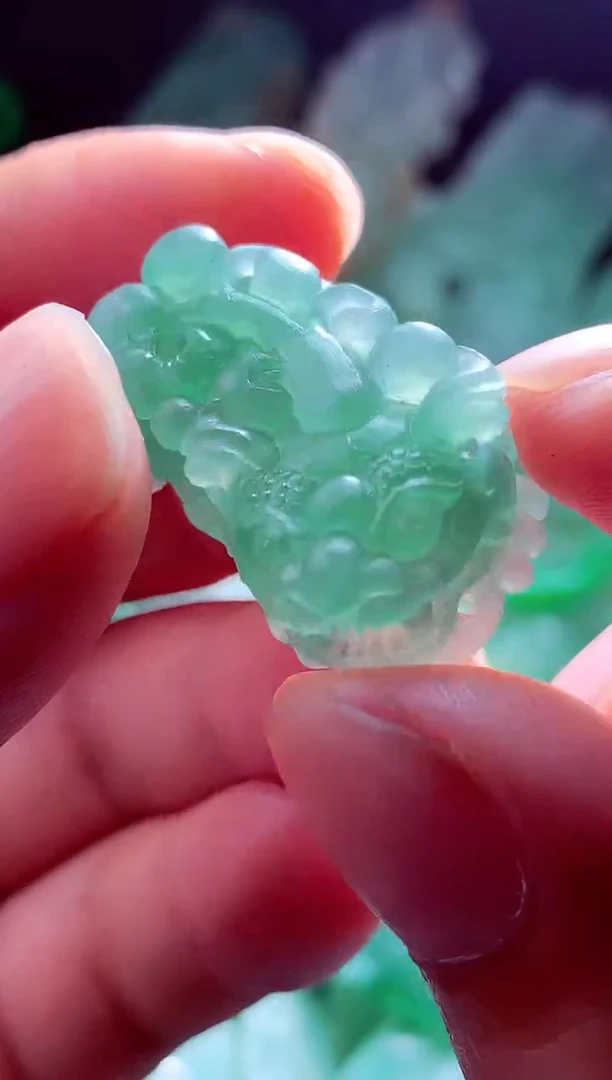 未镶嵌定制翡翠执**?翡翠毛货定制