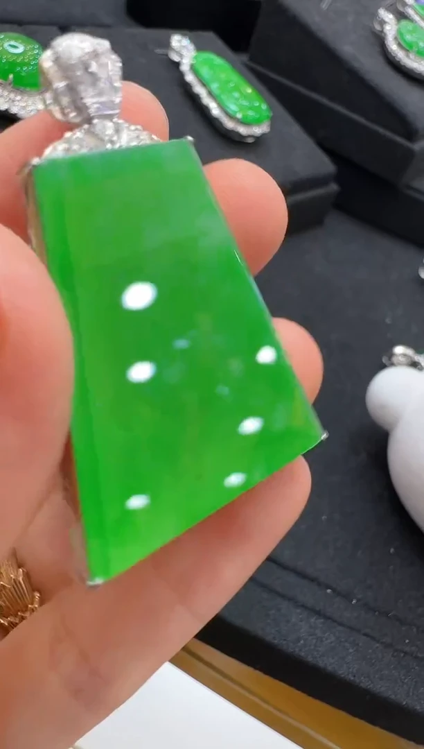 翡翠18K金镶嵌吊坠(不含链)多样性团购发一件