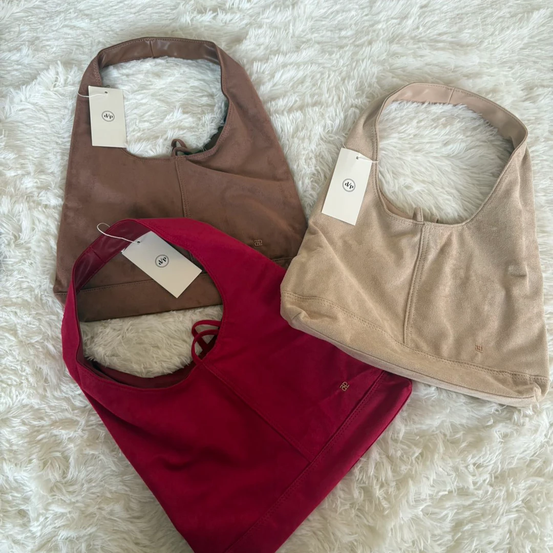 麂皮绒中号DP单肩包    L26010227