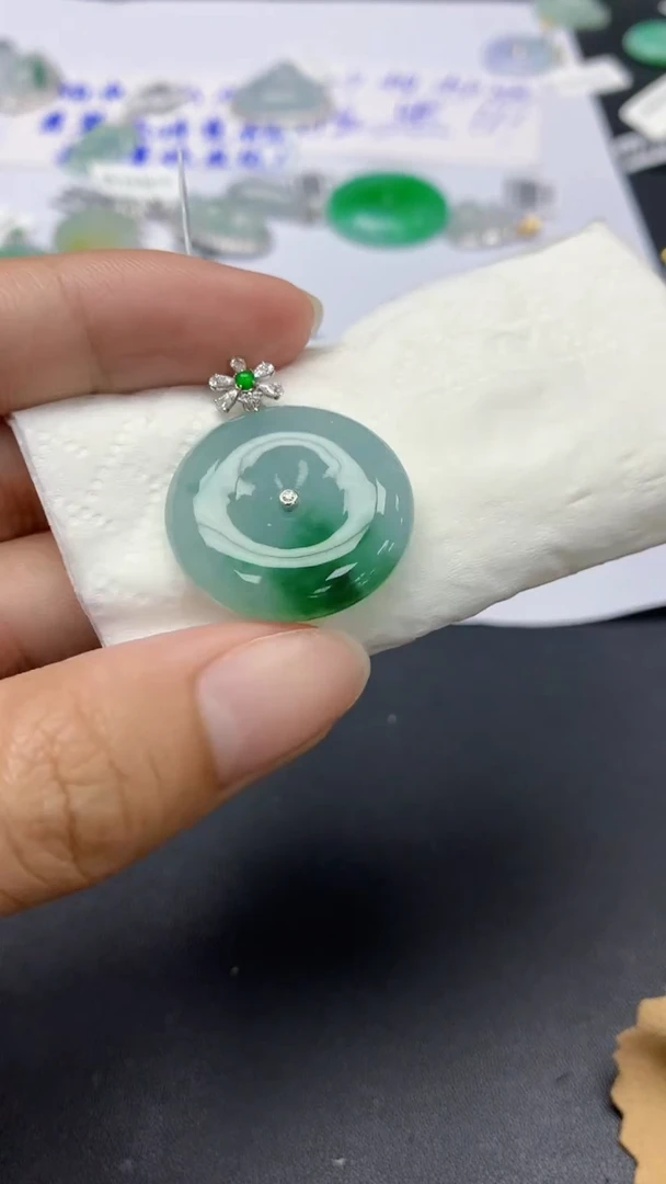 翡翠18K金镶嵌颈饰天然缅甸a货翡翠