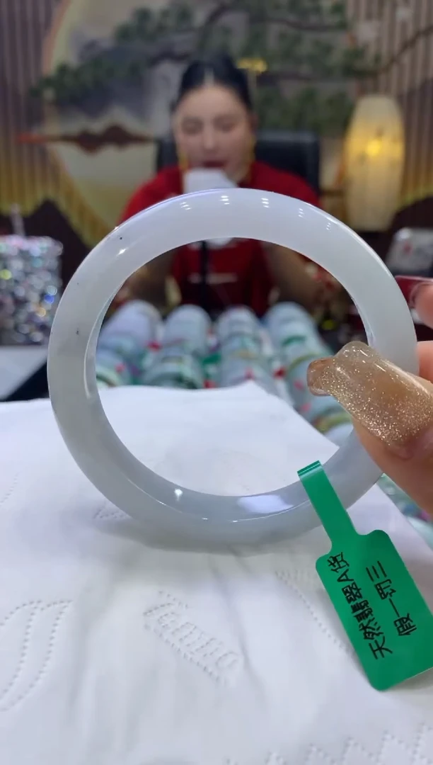 【闪购商品】翡翠手镯未镶嵌多人08526