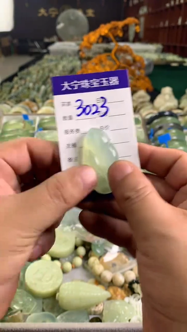 未镶嵌蛇纹石玉颈饰3023