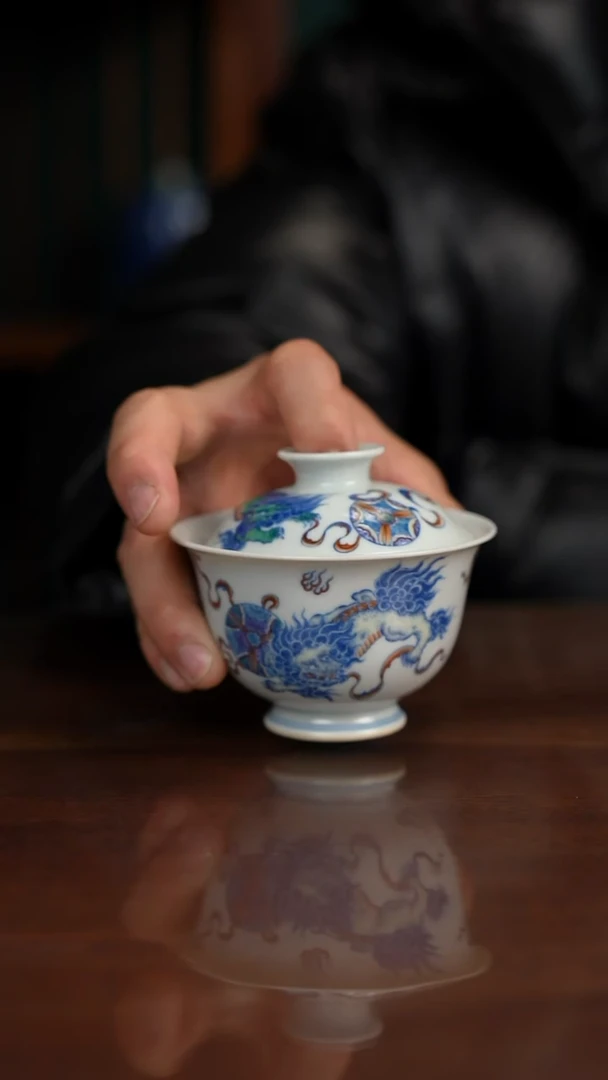 空山明月新斗彩狮子盖碗