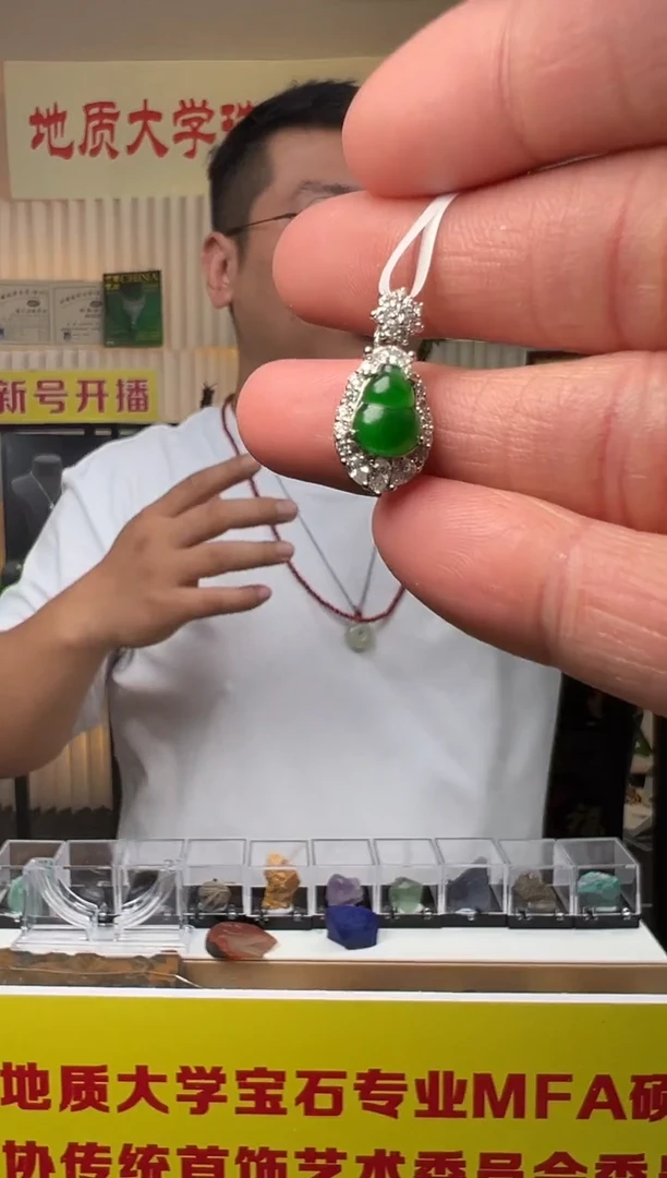 翡翠银S925镶嵌颈饰精品满绿精工翡翠葫芦吊坠S925银
