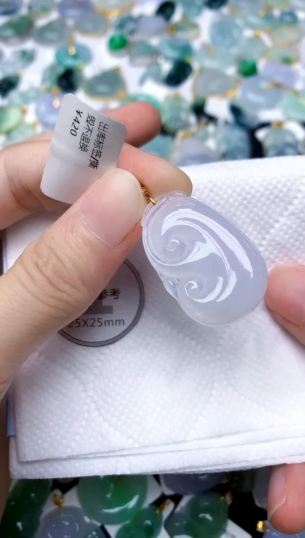 颈饰18K金镶嵌翡翠天然A货翡翠