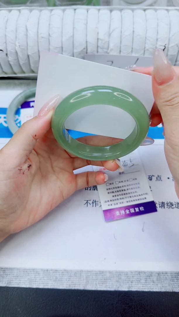 未镶嵌手镯石英质玉216/55.5