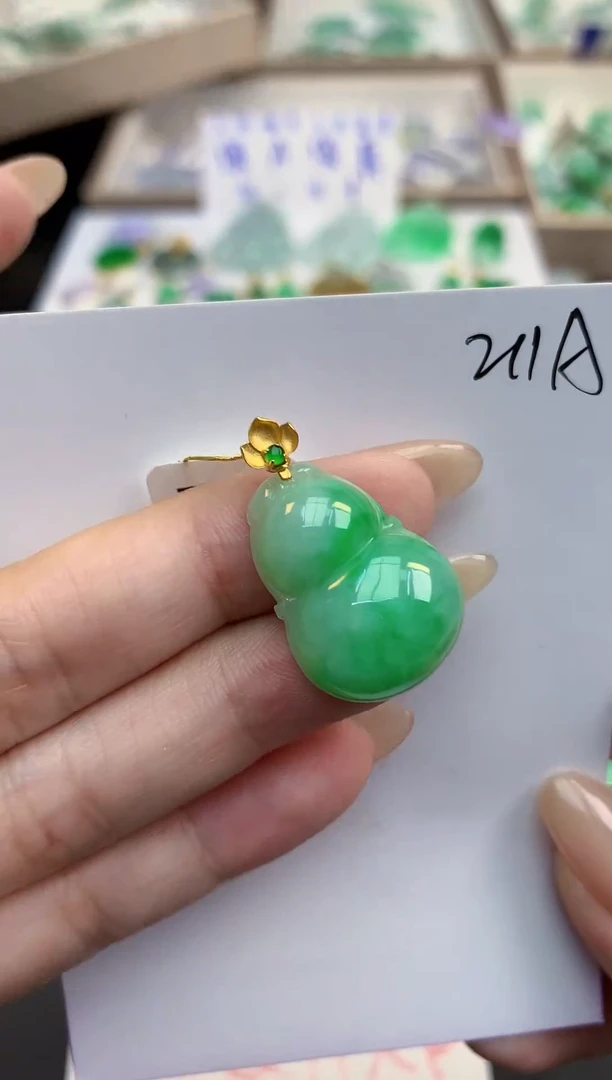 颈饰18K金镶嵌翡翠天然缅甸a货翡翠