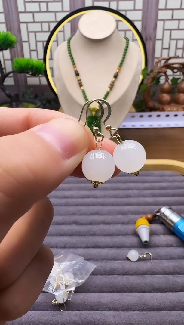 14K金镶嵌和田玉耳饰E118