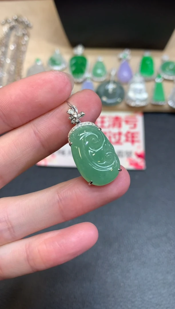 【闪购商品】翡翠颈饰18K金镶嵌如意【无服务费】