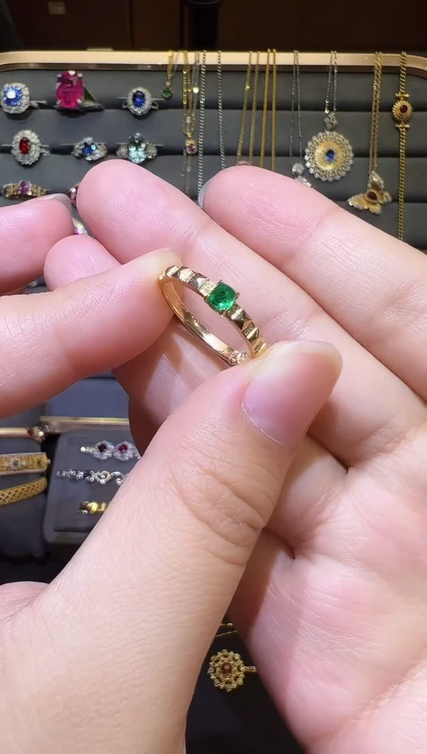 18K金镶嵌戒指祖母绿0.29ct