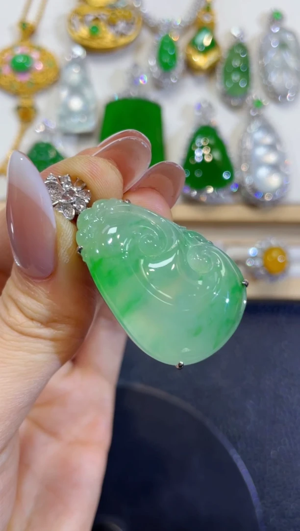 吊坠(不含链)18K金镶嵌翡翠团购1