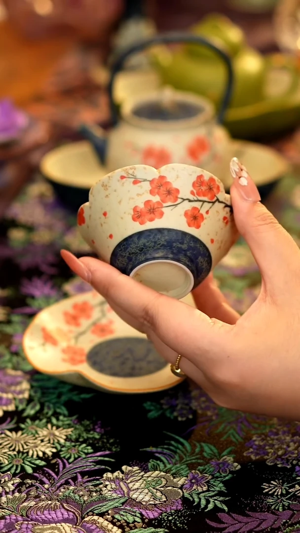 红梅花口斗笠杯········