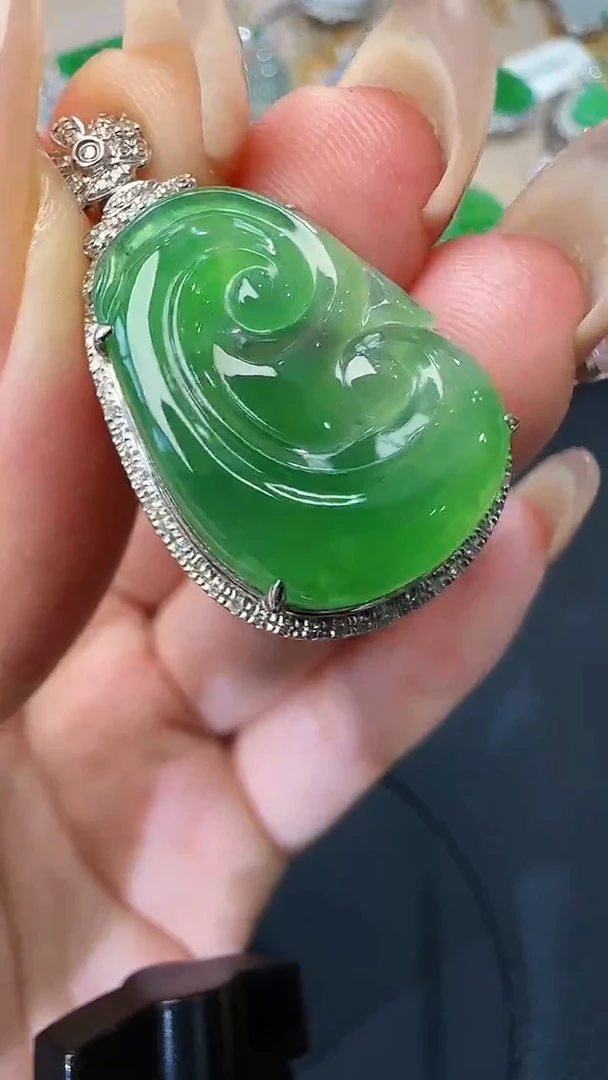 翡翠18K金镶嵌吊坠(不含链)21