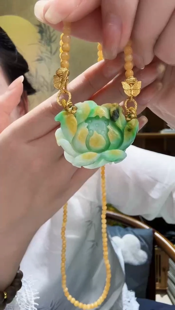 颈饰未镶嵌翡翠吊坠