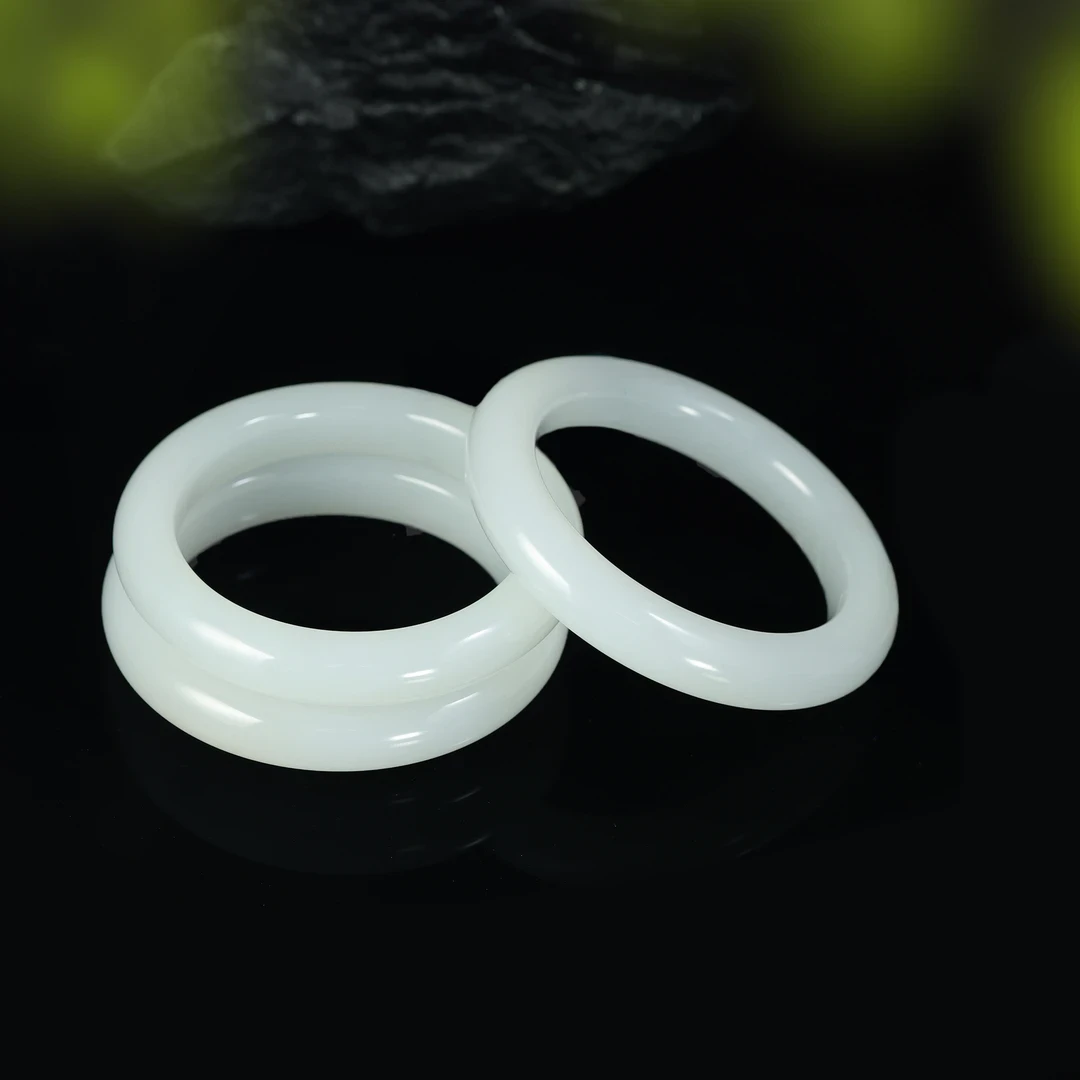 和田老料小油膏收藏手镯 （多样性发其一)