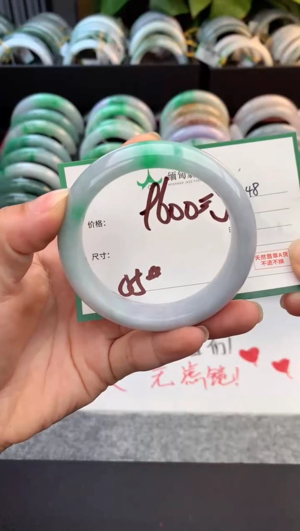 未镶嵌定制翡翠毛货需精细抛光+多人