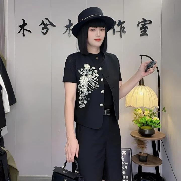 《木兮木》2025秋季潮流修身型减龄简约风常规款小香风百搭马夹薄款