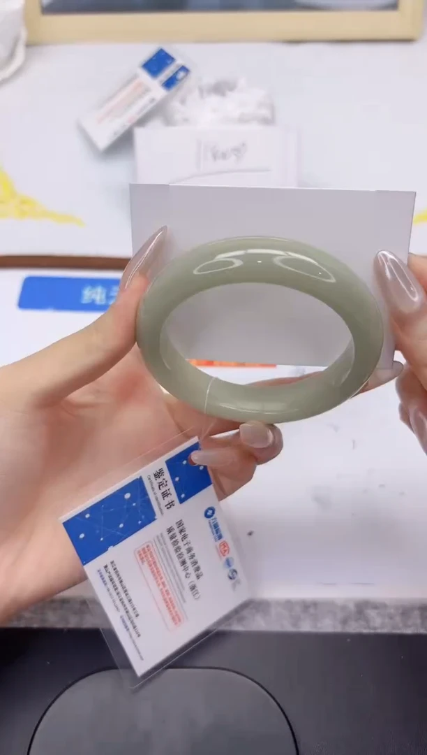 未镶嵌手镯石英质玉L95-60.7