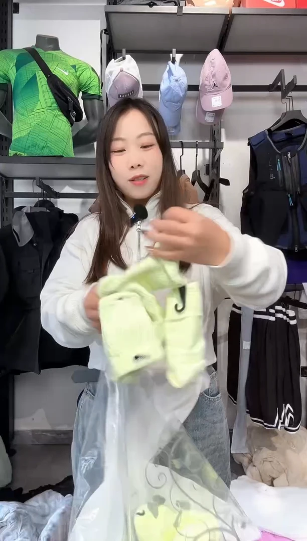 1673 编码 瑕疵款直播间过款为准 尺码    身高