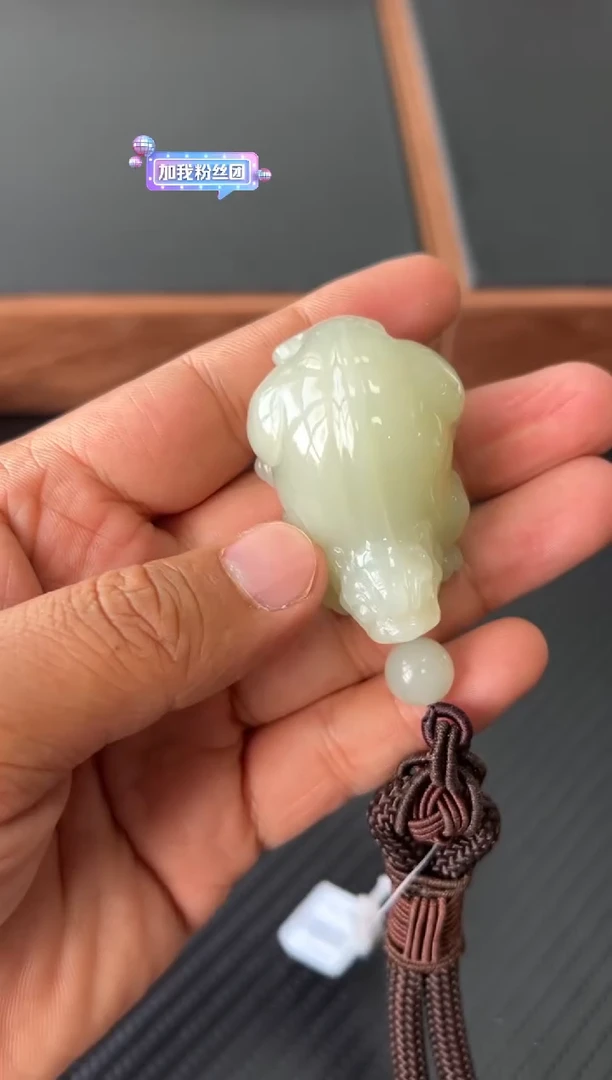 未镶嵌和田玉把件且末微色差近矿把件