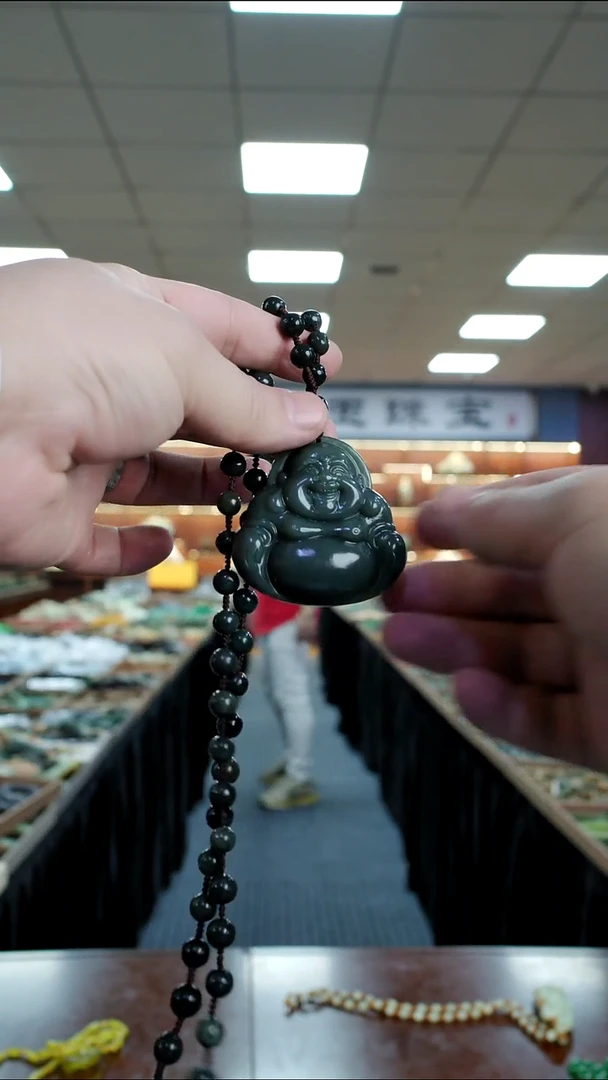 颈饰未镶嵌透闪石质玉吊坠