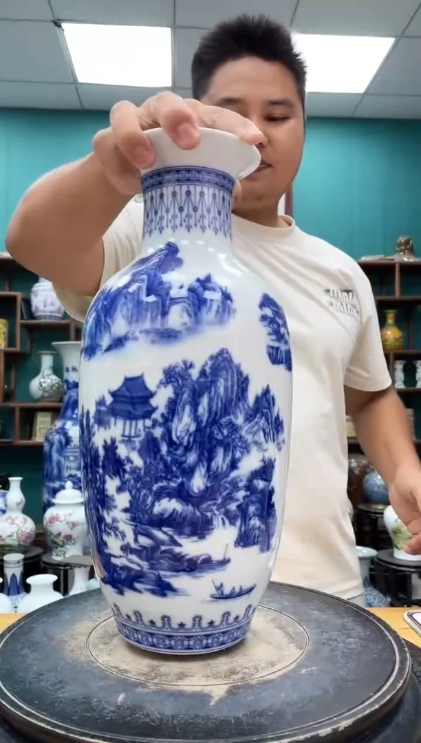 摆件青花山水陶瓷摆件
