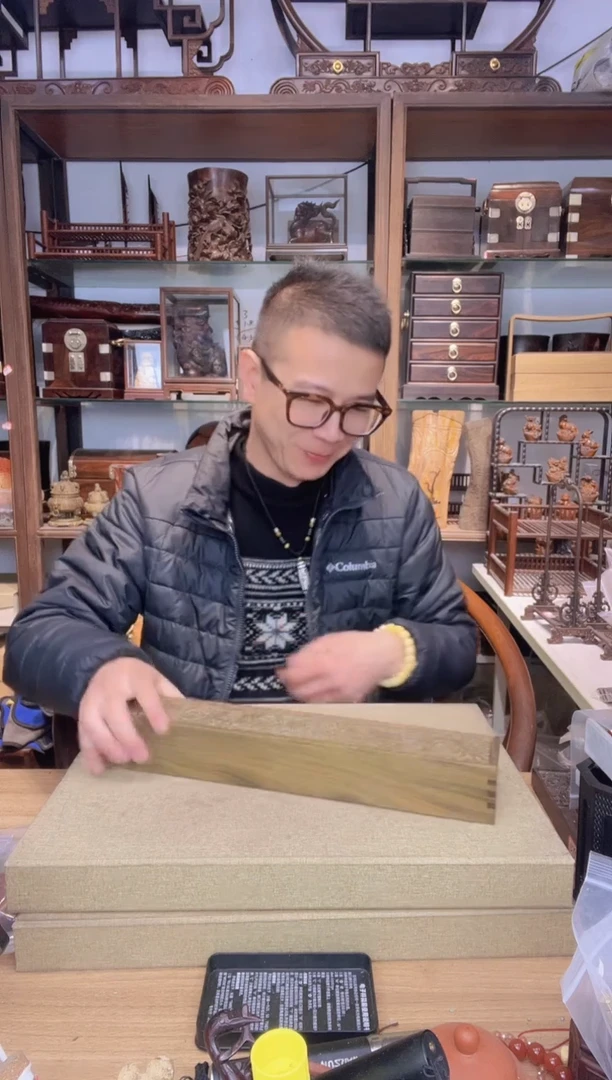 【闪购商品】乌木类书架750 绿檀全独板雕龙扇盒