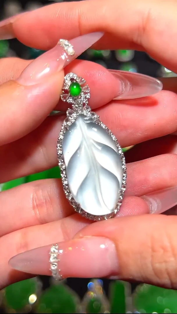 未镶嵌戒指翡翠吊坠