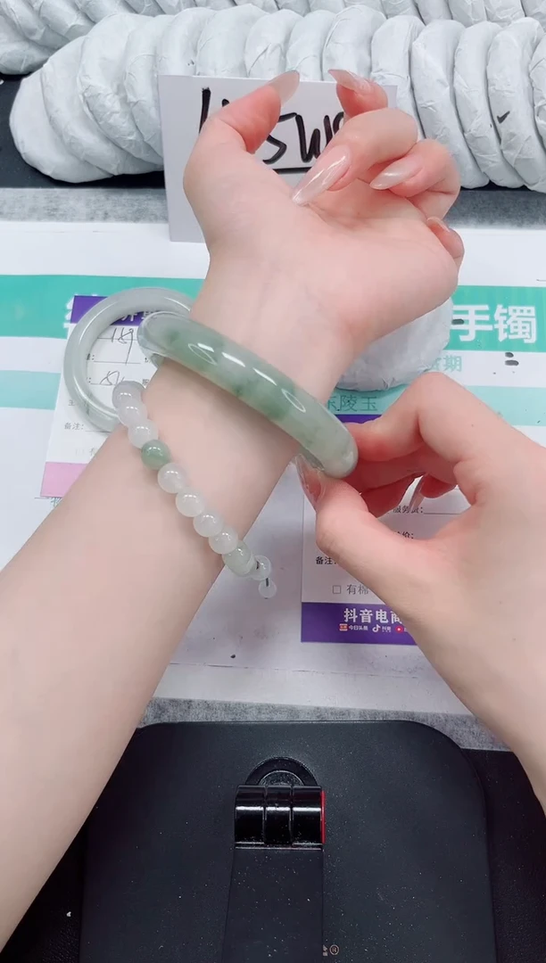 石英质玉手镯未镶嵌160-64