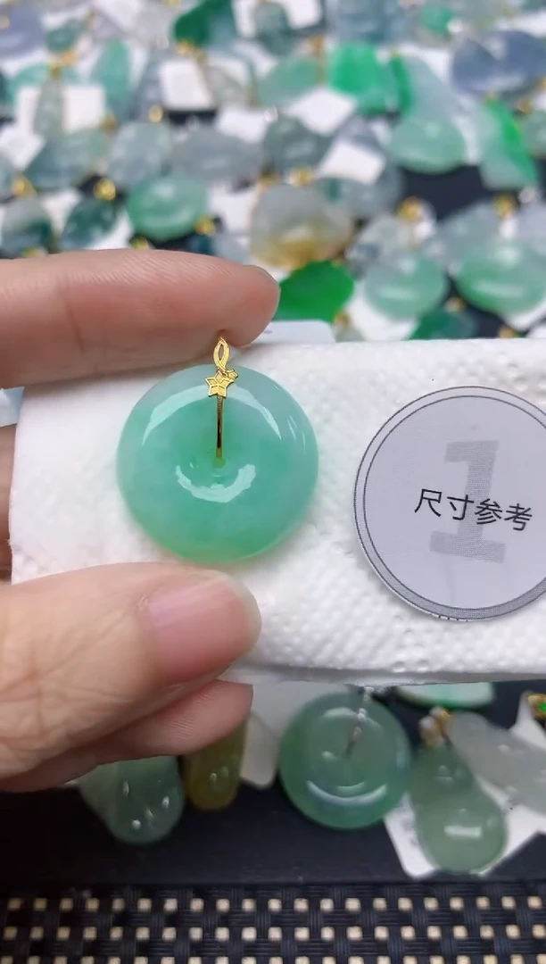 颈饰18K金镶嵌翡翠天然缅甸A货翡翠