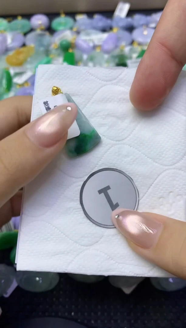 颈饰未镶嵌翡翠天然缅甸翡翠A货