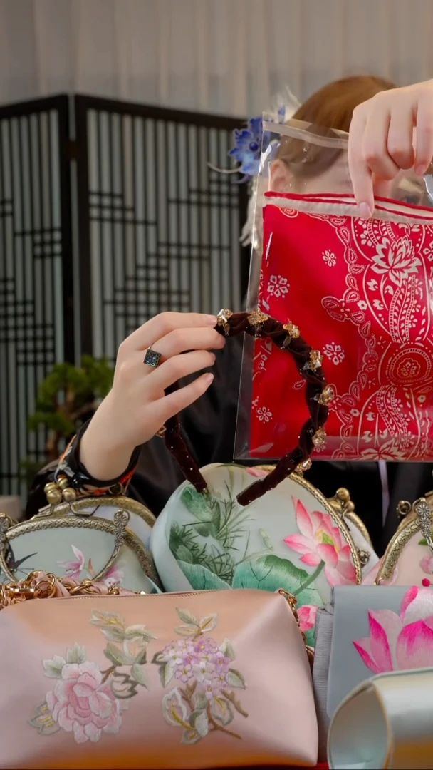 刺绣颜**n非遗手工绒花饰品