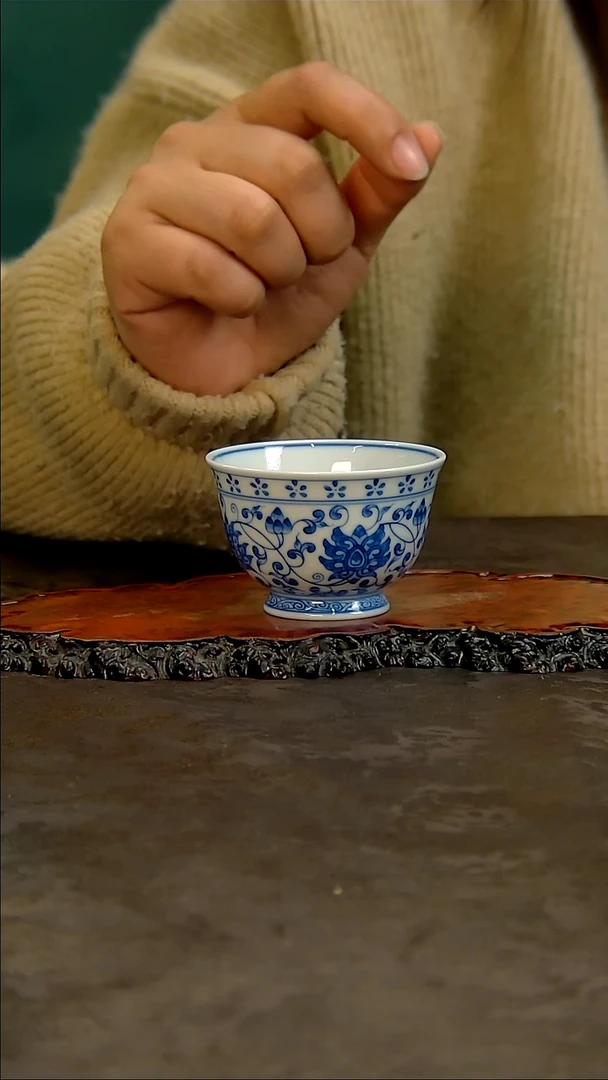 【闪购商品】青花手绘缠枝主人杯